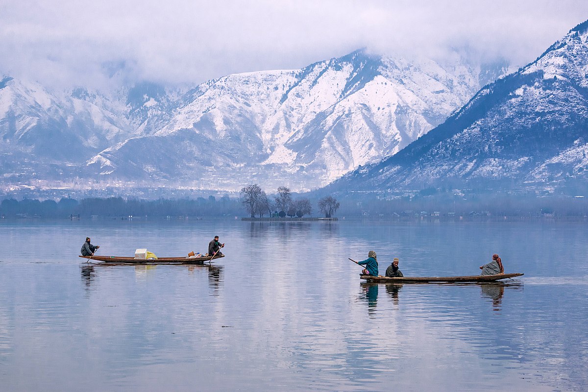 1200px-Dal_Lake_Hazratbal_Srinagar